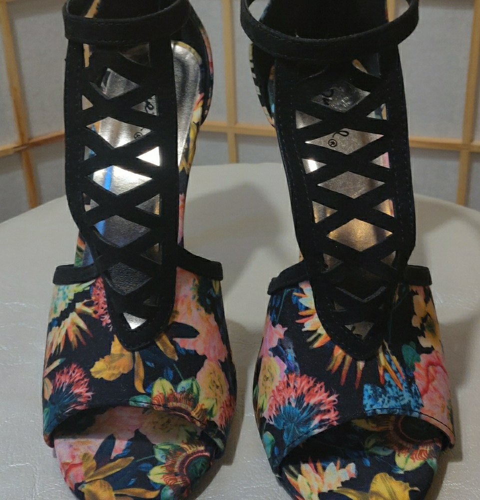 Qupid Black and floral high heel sandals- Size 8.5